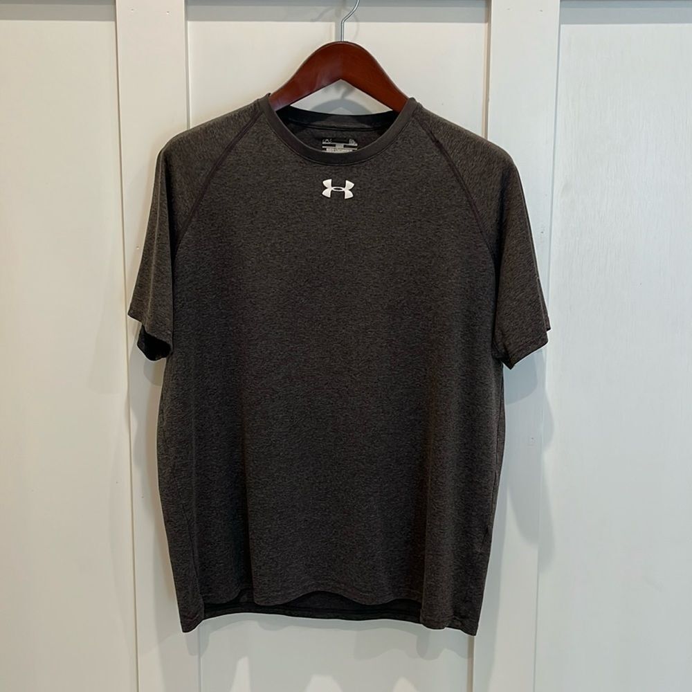 FREE w/2 item bundle purchase 
Under Armour SS T-shirt
